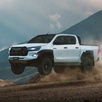 Toyota Hilux 2.4L 4x4 MT